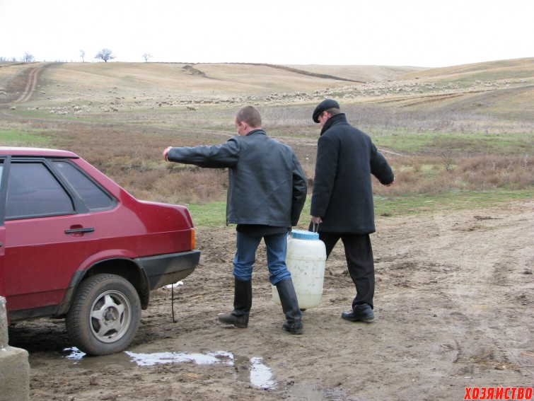 К роднику приезжают из разных областей. Вот, например, приехали ребята из Воронежской области.jpg